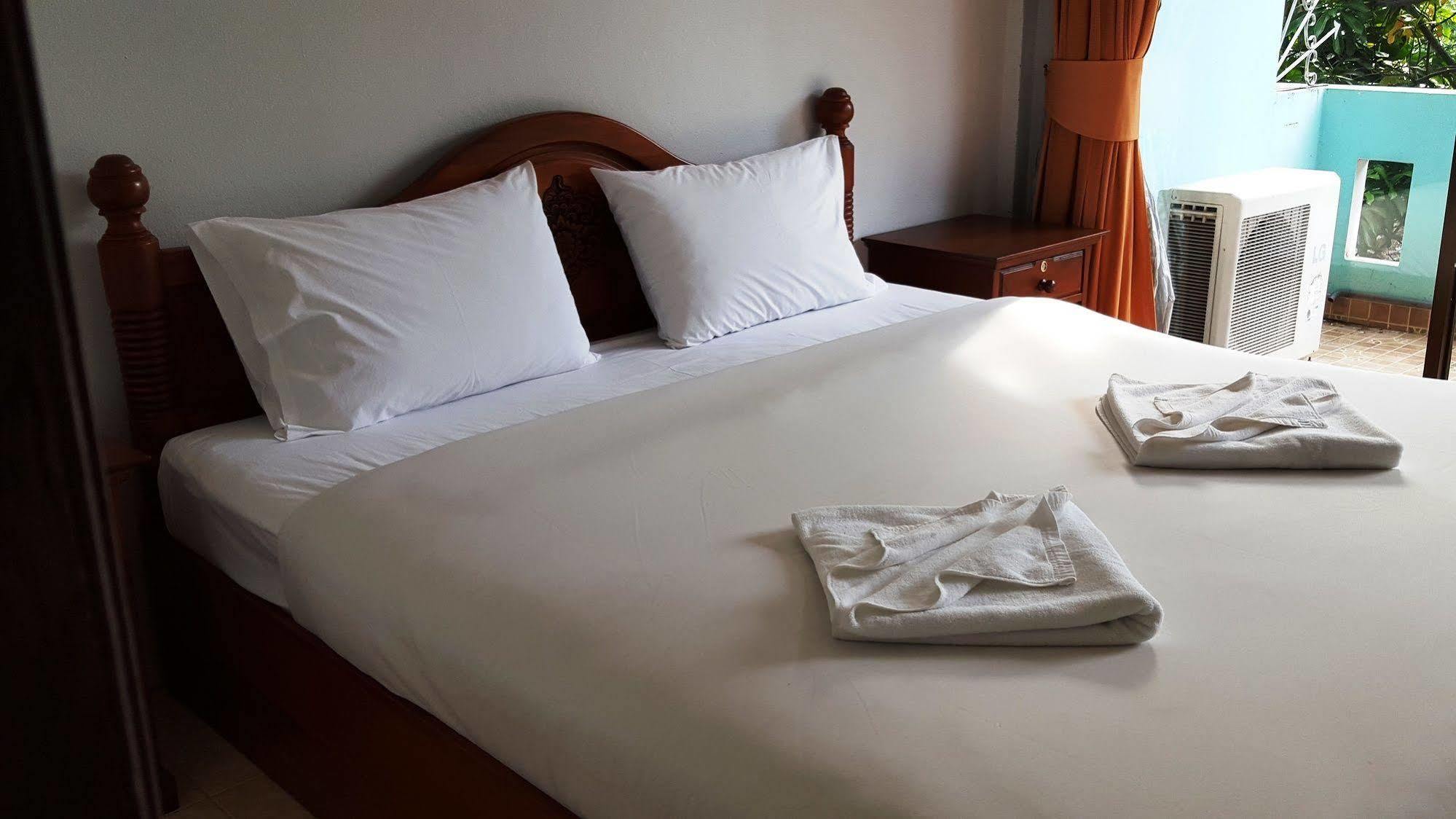 Holiday Guest House Bãi biển Chaweng Ngoại thất bức ảnh