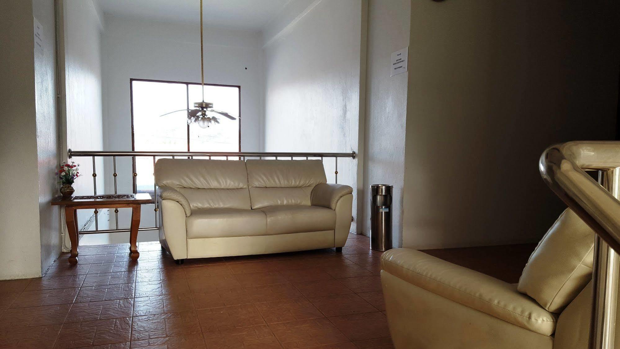 Holiday Guest House Bãi biển Chaweng Ngoại thất bức ảnh