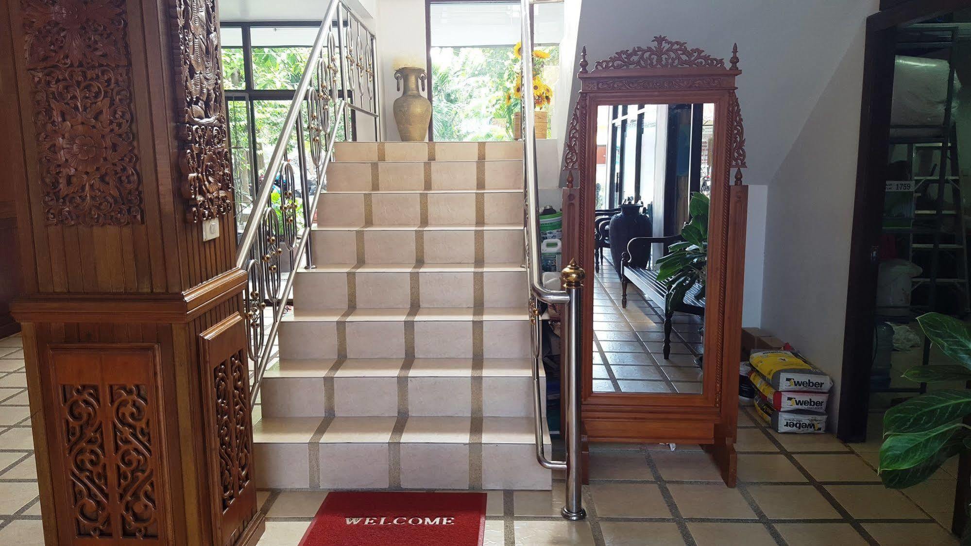 Holiday Guest House Bãi biển Chaweng Ngoại thất bức ảnh