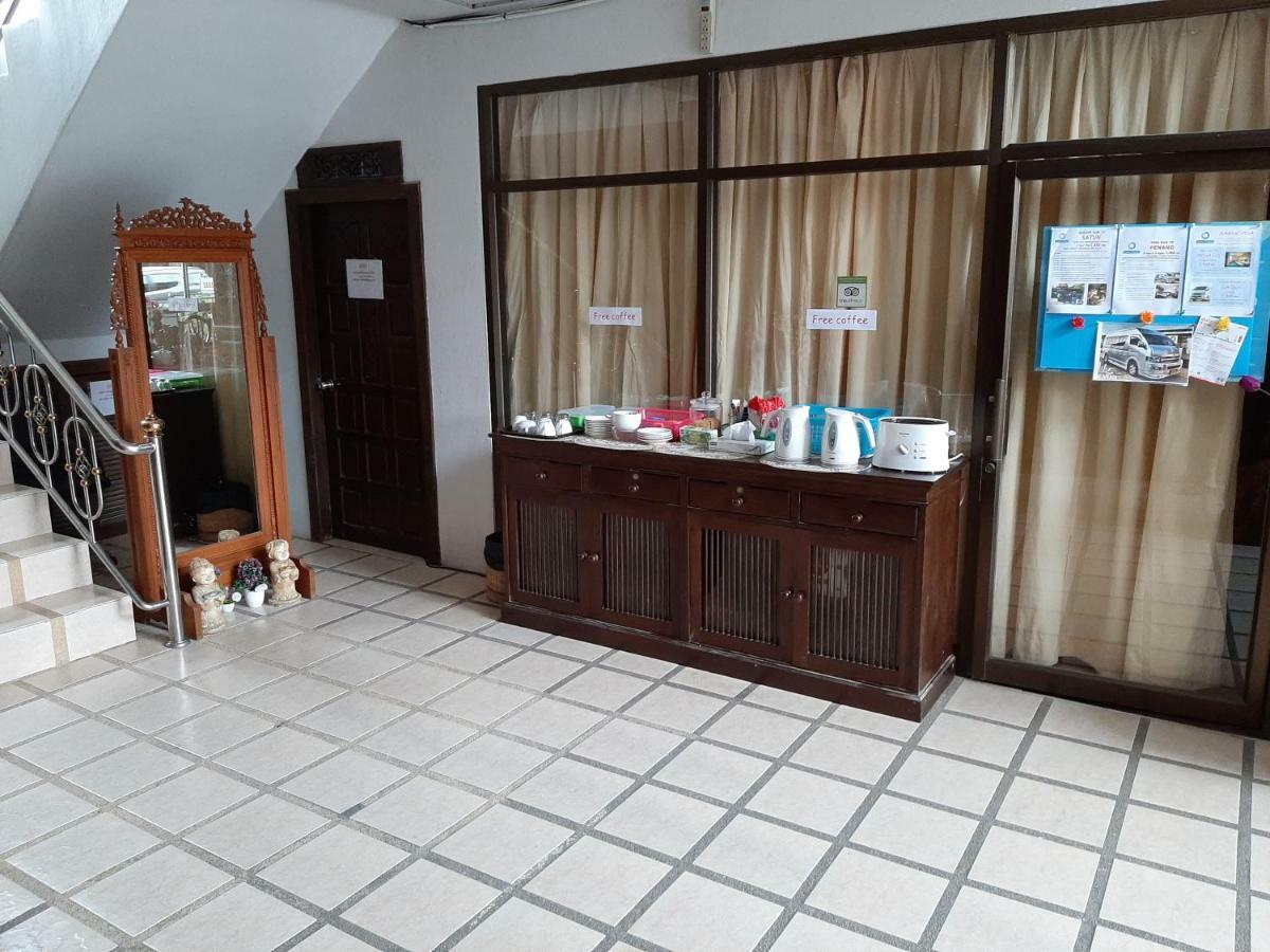 Holiday Guest House Bãi biển Chaweng Ngoại thất bức ảnh