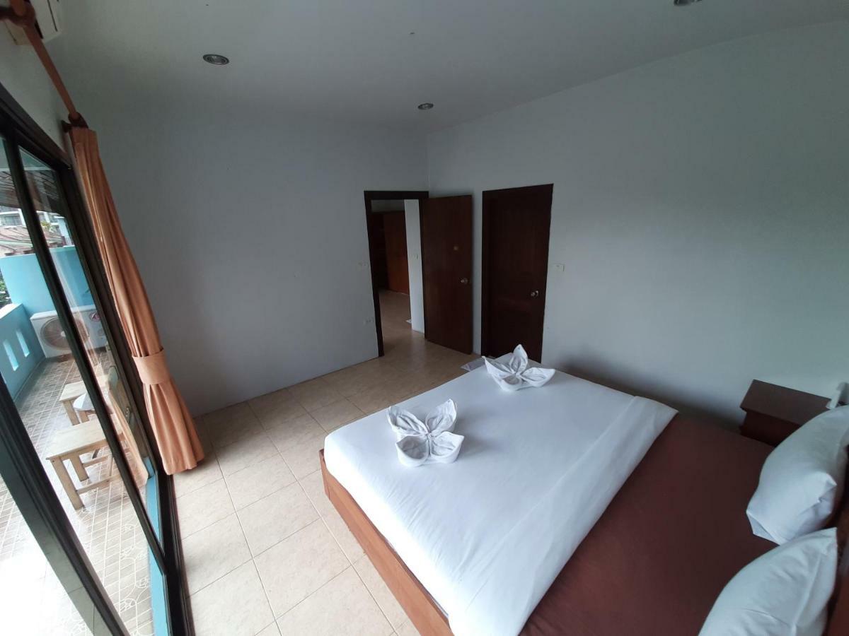 Holiday Guest House Bãi biển Chaweng Ngoại thất bức ảnh