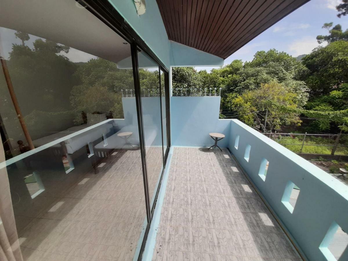 Holiday Guest House Bãi biển Chaweng Ngoại thất bức ảnh